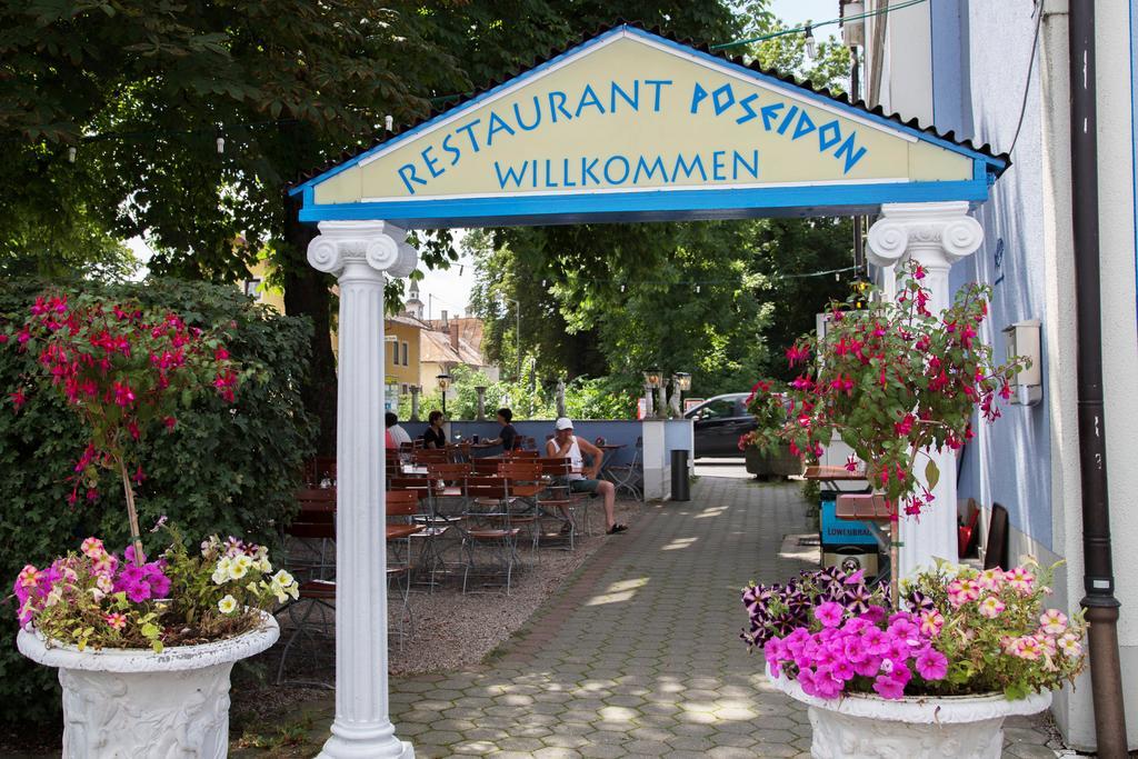 Hotel Blauer Karpfen Oberschleißheim Exterior foto