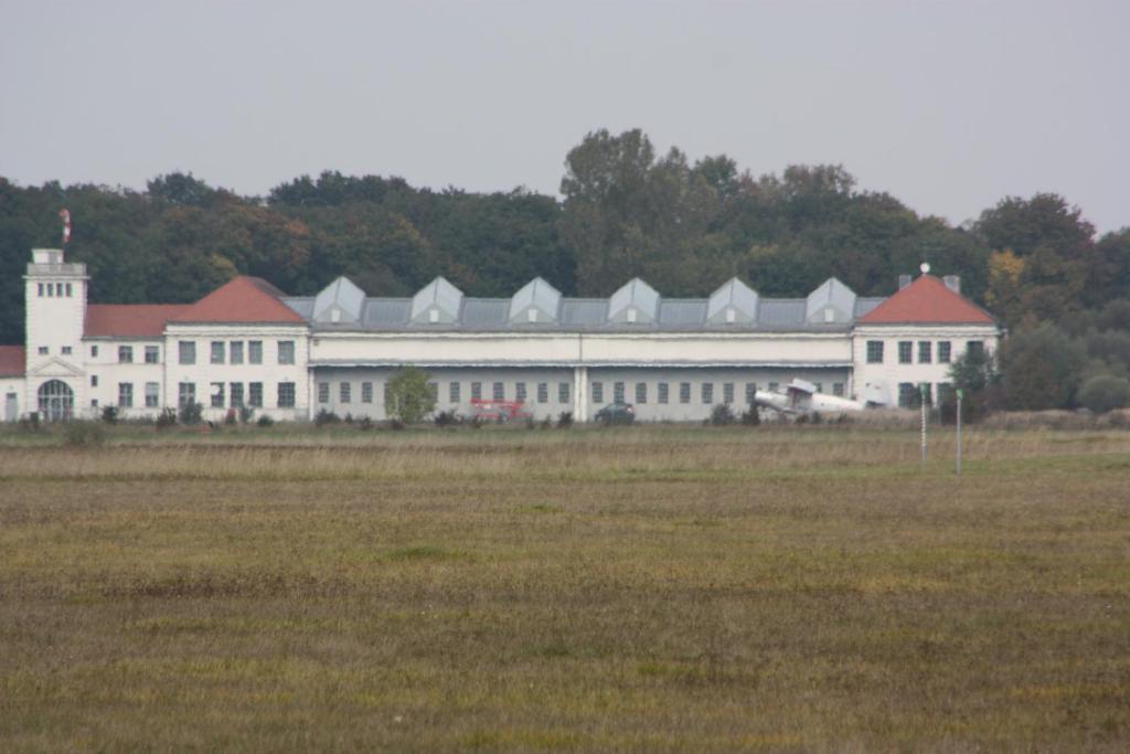 Hotel Blauer Karpfen Oberschleißheim Exterior foto