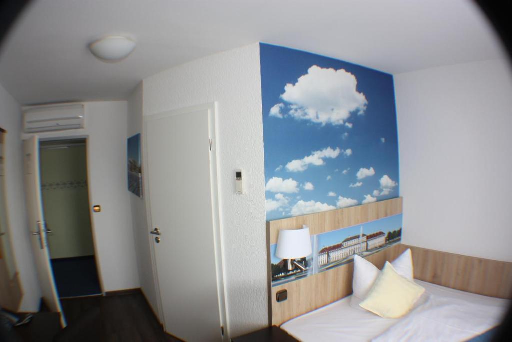 Hotel Blauer Karpfen Oberschleißheim Exterior foto