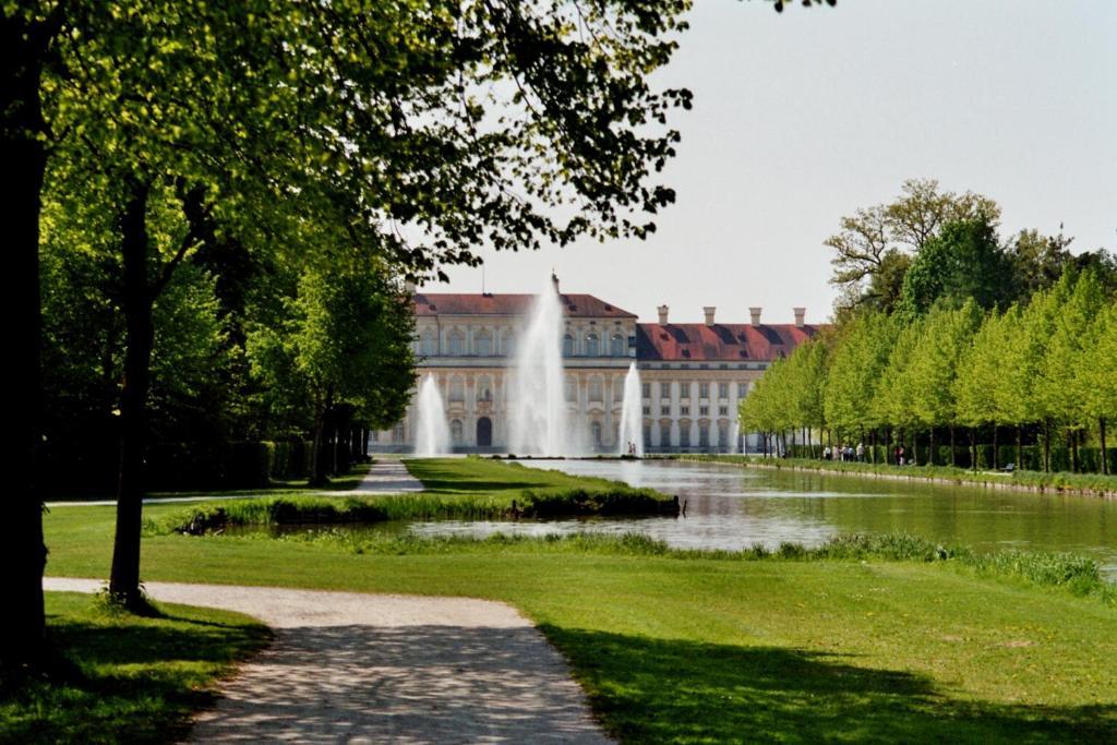 Hotel Blauer Karpfen Oberschleißheim Exterior foto